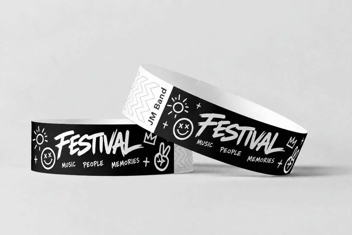 Kaks musta paberkäepaela valge festivalitrükiga