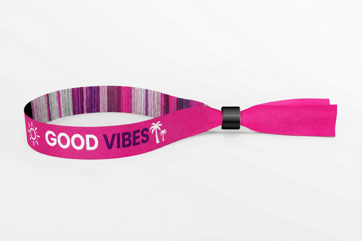 Roza tkana tekstilna zapestnica z vtkanim napisom Good Vibes